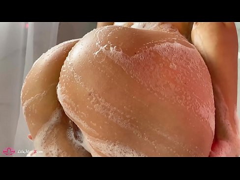 ❤️ Brunette شاور میں شدید orgasm کے لئے وائبریٹر کے ساتھ بلی میں مشت زنی کرتی ہے۔ ❤❌  ہم پر  ☑
